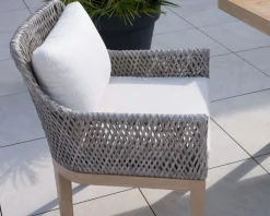 Chaise d'extérieur haut de gamme tressée en teck et textile chiné "Porticcio"
