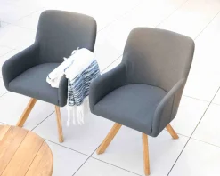 Chaise en tissu Sunbrella gris foncé et pieds teck "Lombok"