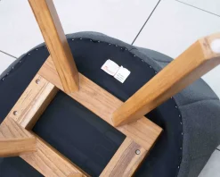 Chaise en tissu Sunbrella gris foncé et pieds teck 
