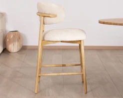 Chaise haute style scandinave "Isadora" en bois et tissu bouclette