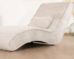 Chaise longue d'intérieur design en tissu tramé blanc cassé 