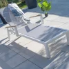 Chaise longue grise avec accoudoirs teck "Dolce Vita" en aluminium blanc