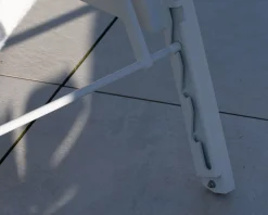 Chaise longue grise avec accoudoirs teck 