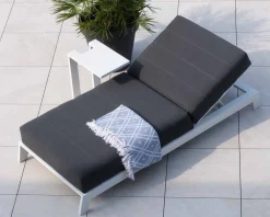 Chaise longue haut de gamme matelassée gris foncé alu blanc 