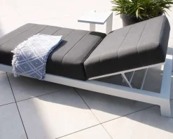 Chaise longue haut de gamme matelassée gris foncé alu blanc 