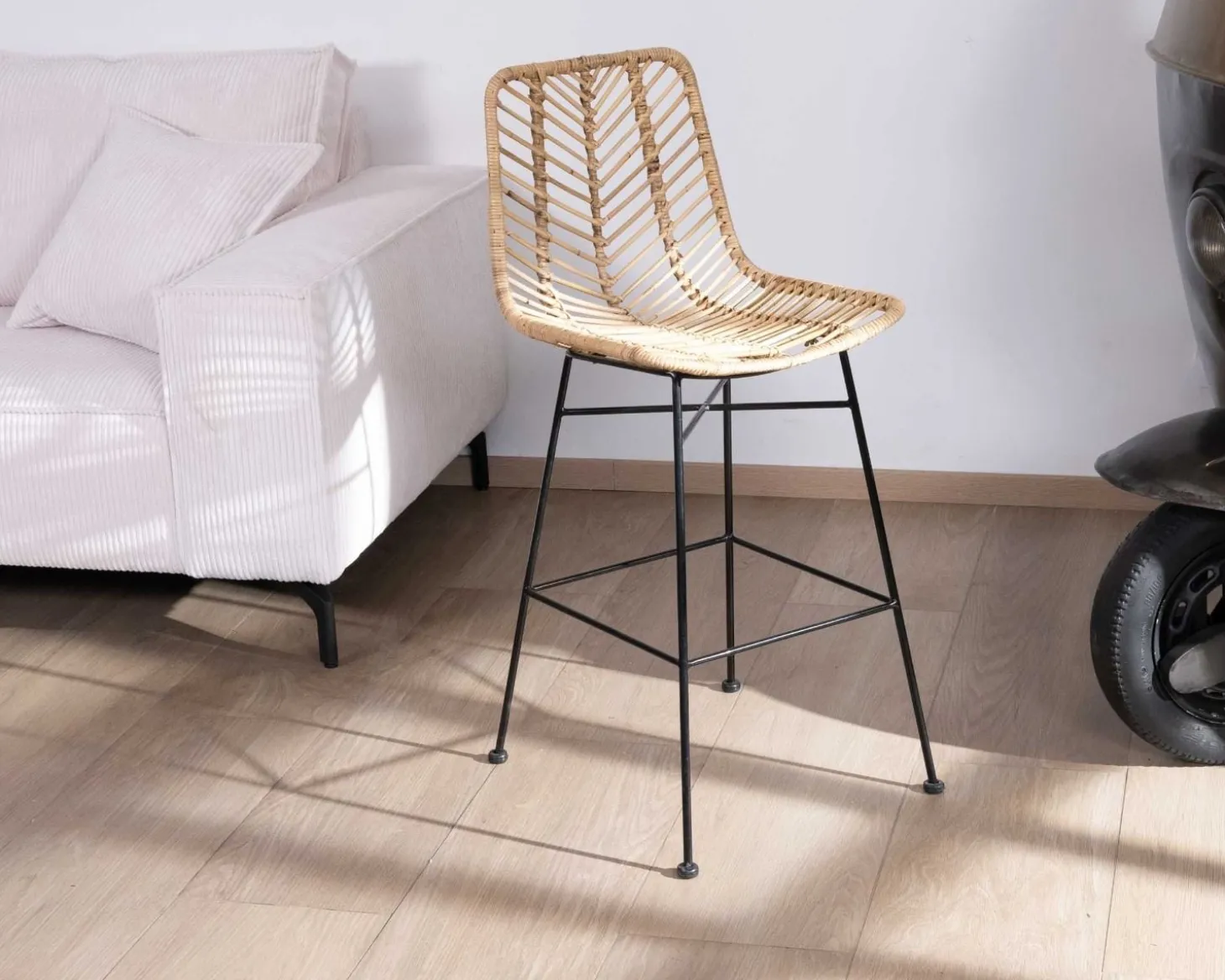 Chaise mi-hauteur en rotin et pieds métal "Coco"