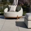 Chauffeuse ronde XL en tissu spécial extérieur blanc chiné "Roncobello" avec coussins déco