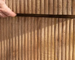 Commode design rétro avec façades cannelées 