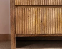 Commode design rétro avec façades cannelées 