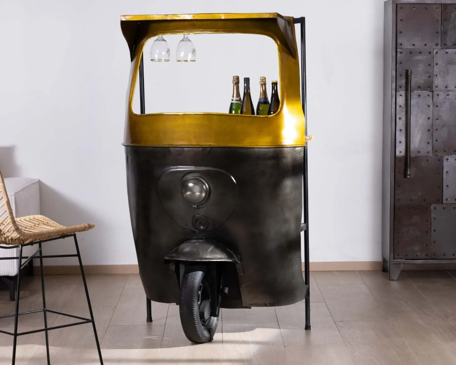 Comptoir de bar aspect Tuk-tuk indien esprit récup "Crazy"