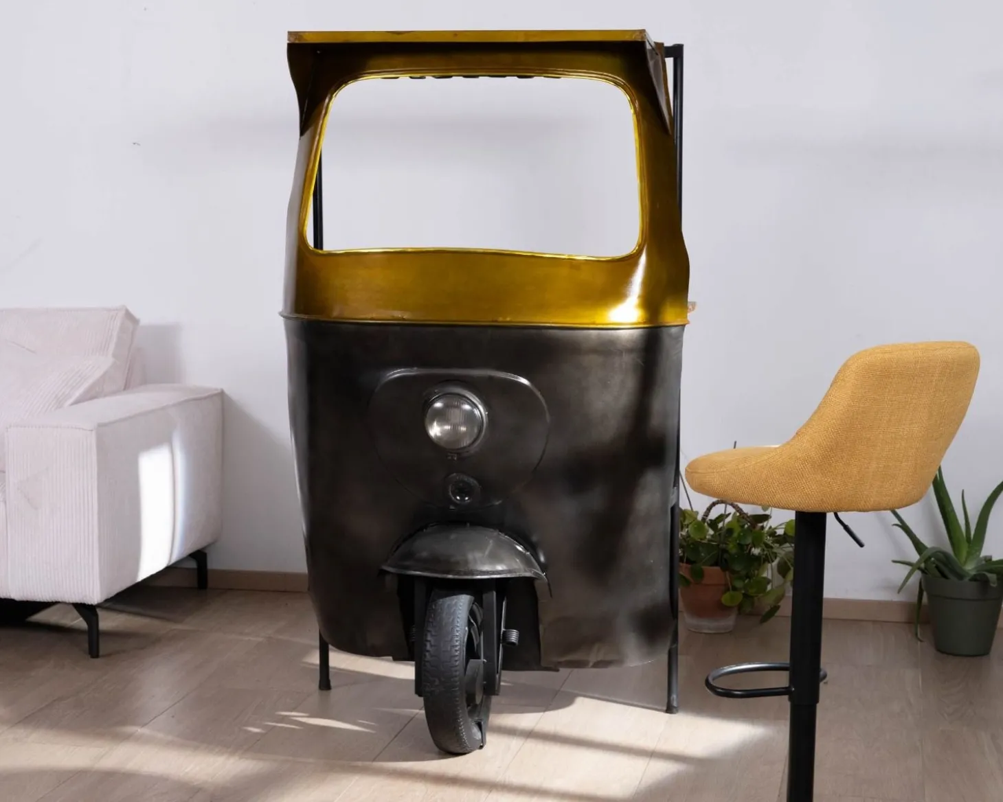 Comptoir de bar aspect Tuk-tuk indien esprit récup "Crazy"
