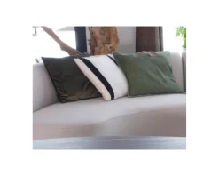 Coussin carré design en coton brodé blanc et noir 