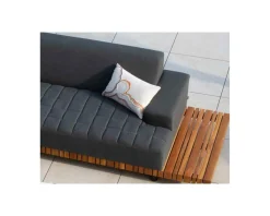 Coussin en tissu motif brodé et imprimé 