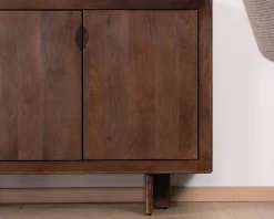 Enfilade esprit rétro chic 4 portes 180 cm en manguier massif teinte noyer "Odessa"