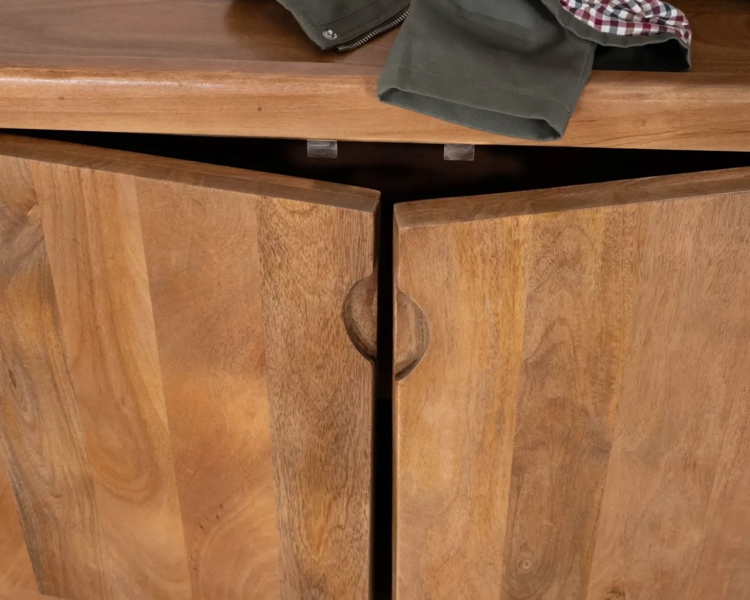 Enfilade vintage 4 portes en manguier naturel "Odely" 180 cm style rétro chic