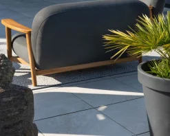 Ensemble canapé et fauteuil de jardin en tissu gris foncé 