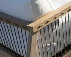Ensemble canapé et fauteuils matelassés en teck et corde 