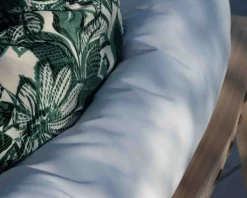 Ensemble canapé et fauteuils matelassés en teck et corde 
