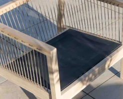Ensemble canapé et fauteuils matelassés en teck et corde 