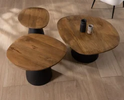 Ensemble de 3 tables basses en bois et métal formes galets naturels 