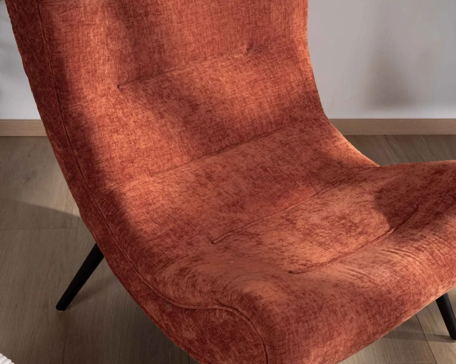Fauteuil avec repose-pieds en tissu terracotta en velours "Caspe"