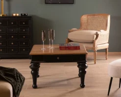 Fauteuil cannage et bois sculpté esprit vintage chic 