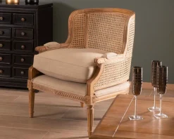 Fauteuil cannage et bois sculpté esprit vintage chic 