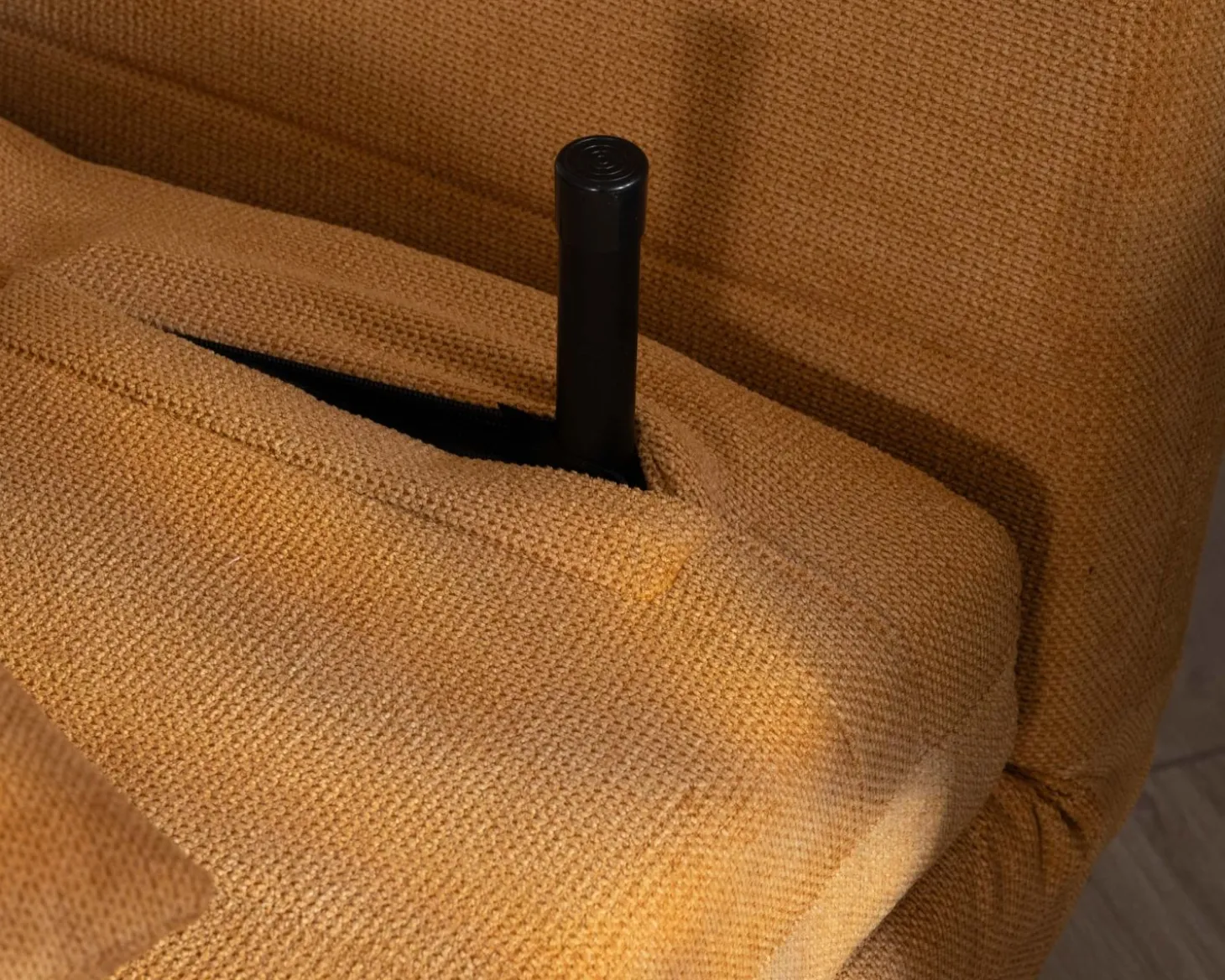 Fauteuil cosy convertible "Folda" en tissu jaune moutarde