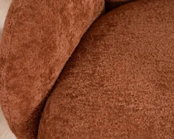 Fauteuil d'appoint esprit rétro avec accoudoirs en tissu cuivré duveteux 