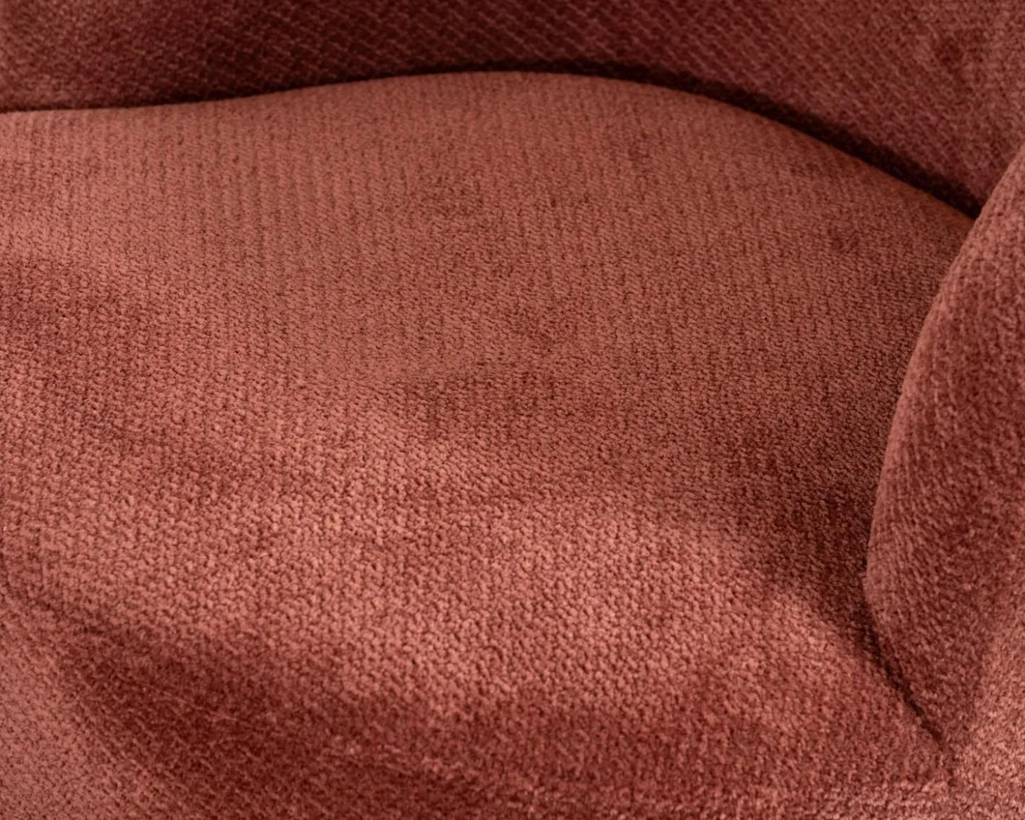Fauteuil d'appoint pivotant en tissu chenillé terracotta "Ladoga" design enveloppant