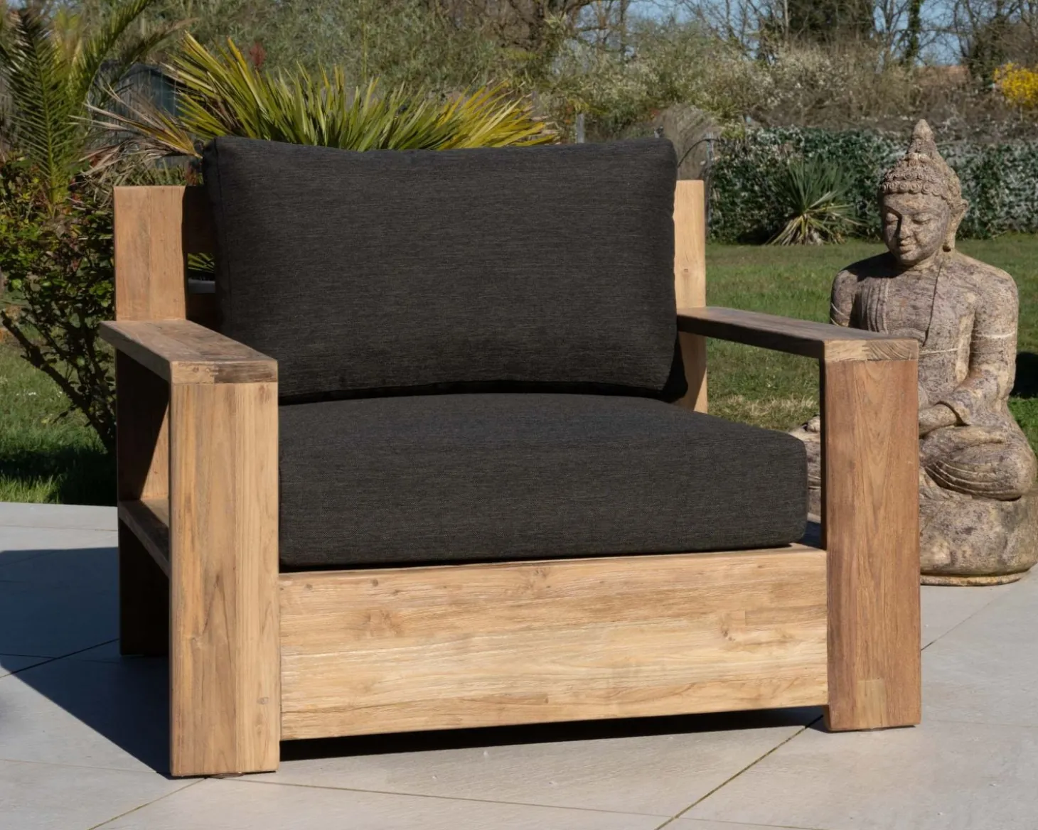 Fauteuil de jardin haut de gamme "Zénith" en teck matelassé tissu gris foncé