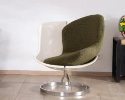 Fauteuil design pop coque en plexiglass et tissu bouclette vert kaki 