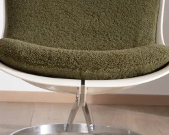 Fauteuil design pop coque en plexiglass et tissu bouclette vert kaki 