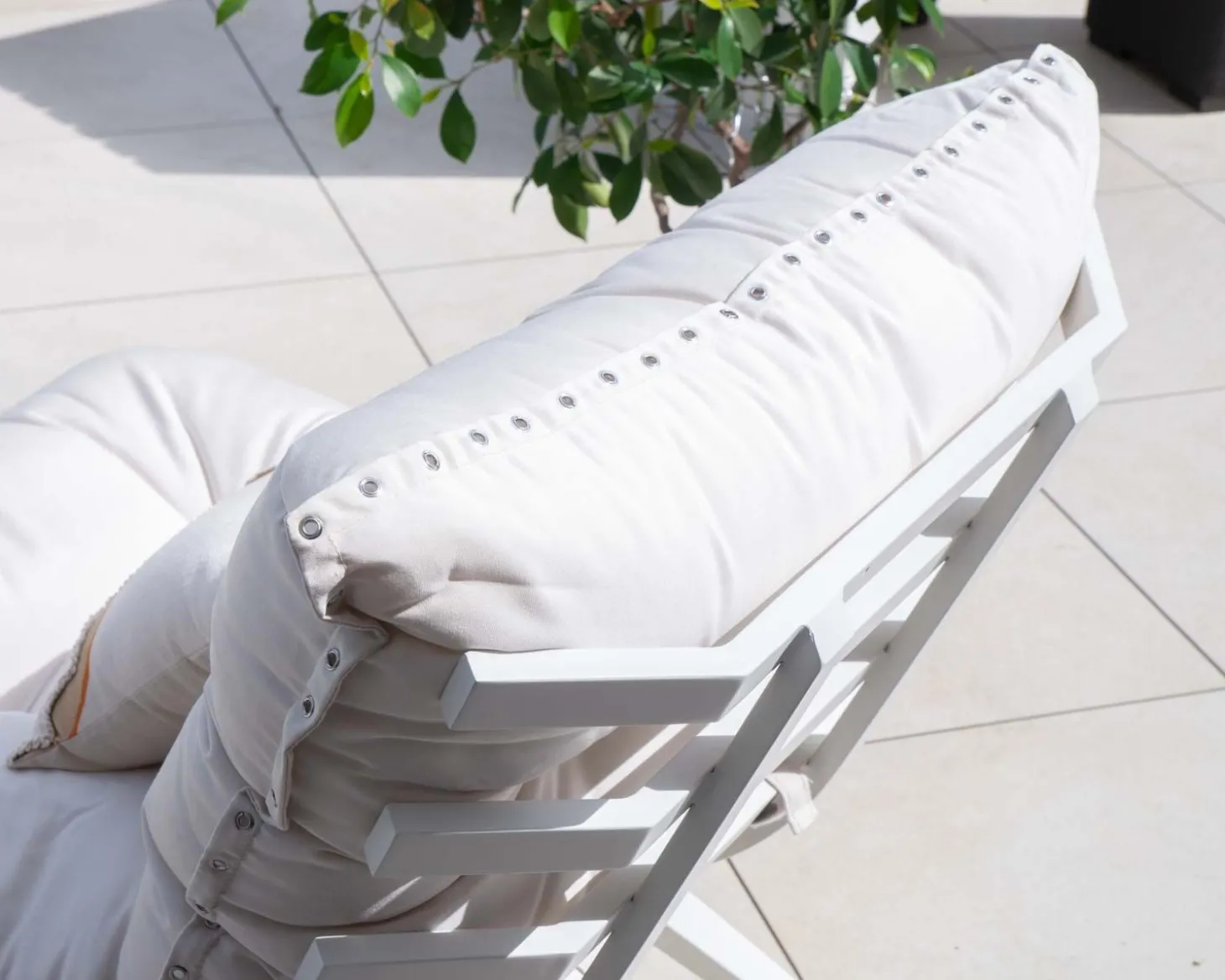 Fauteuil d'extérieur blanc avec repose-pieds modulaire structure aluminium blanche "Lisca"