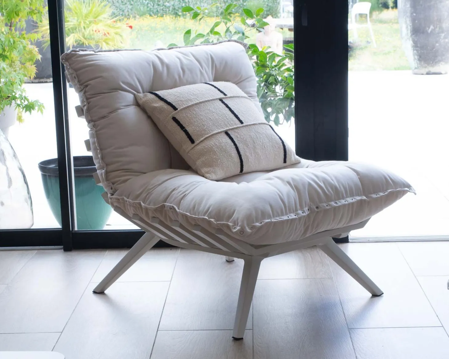 Fauteuil d'extérieur blanc avec repose-pieds modulaire structure aluminium blanche "Lisca"