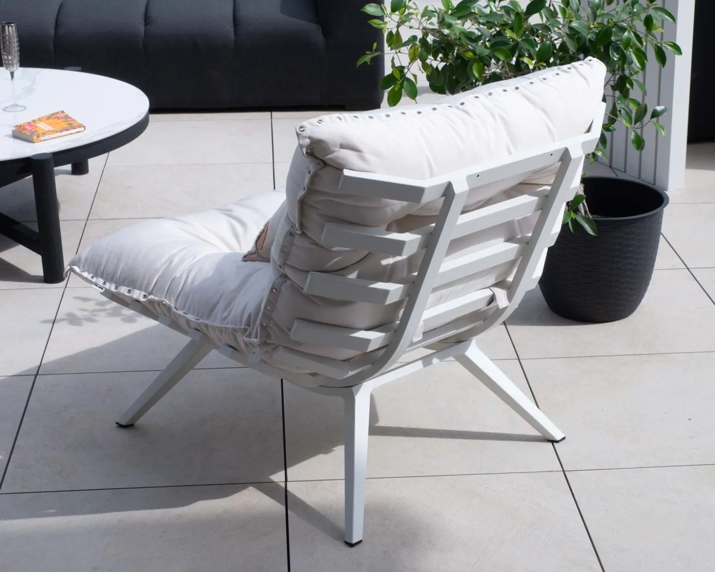 Fauteuil d'extérieur blanc avec repose-pieds modulaire structure aluminium blanche "Lisca"
