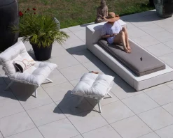 Fauteuil d'extérieur blanc avec repose-pieds modulaire structure aluminium blanche
