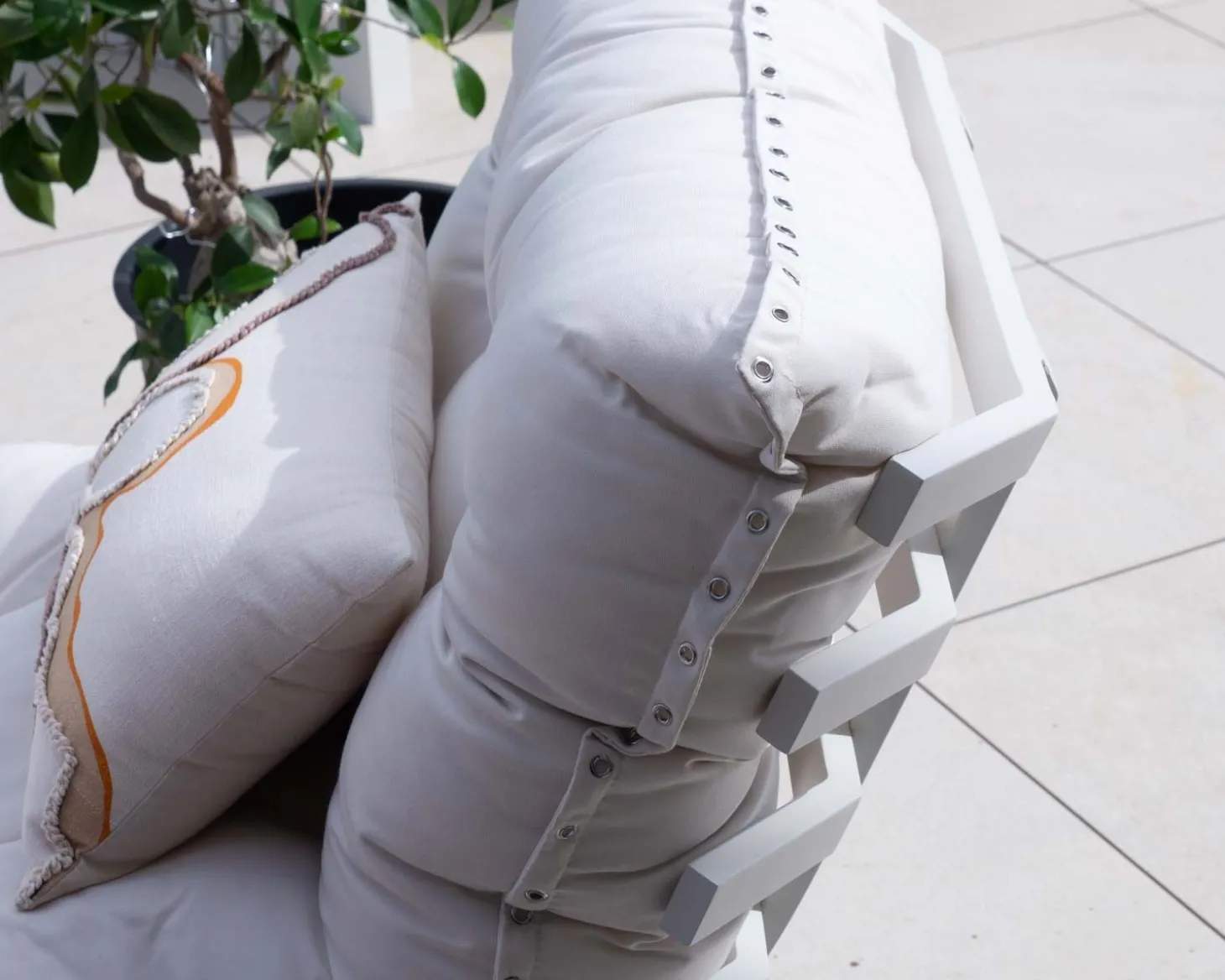 Fauteuil d'extérieur blanc avec repose-pieds modulaire structure aluminium blanche "Lisca"