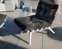 Fauteuil d'extérieur grand confort avec repose-pieds modulaire gris foncé et blanc 