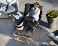 Fauteuil d'extérieur grand confort avec repose-pieds modulaire gris foncé et blanc 