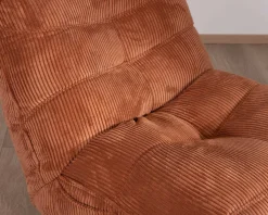 Fauteuil enveloppant en velours côtelé terracotta 