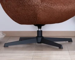 Fauteuil enveloppant et pivotant esprit cocooning et rétro 