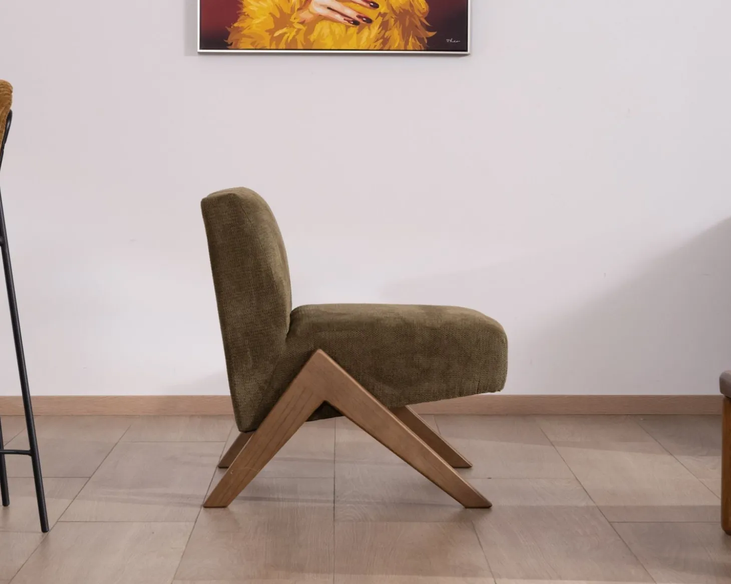 Fauteuil esprit vintage en tissu vert kaki clair "Tolga" pieds boomerang en bois