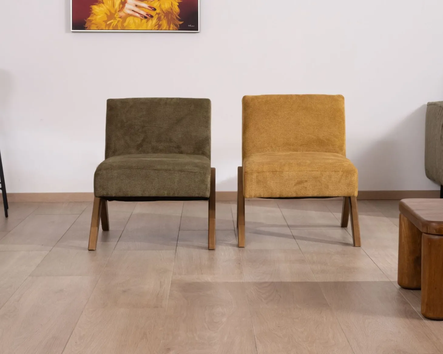 Fauteuil esprit vintage en tissu vert kaki clair "Tolga" pieds boomerang en bois