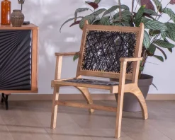 Fauteuil ethnique bas en bois de hêtre et cordages 