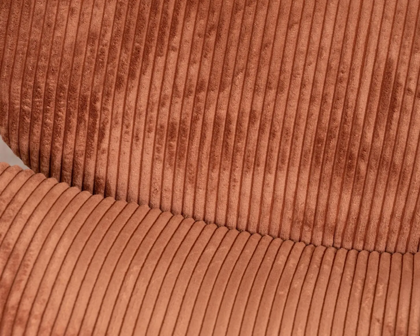 Fauteuil lounge design en velours côtelé rouille "Sonate"