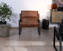 Fauteuil rétro tissu havane et métal noir 