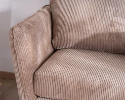 Fauteuil ultra confort esprit scandinave en velours côtelé camel 