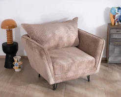 Fauteuil ultra confort esprit scandinave en velours côtelé camel 