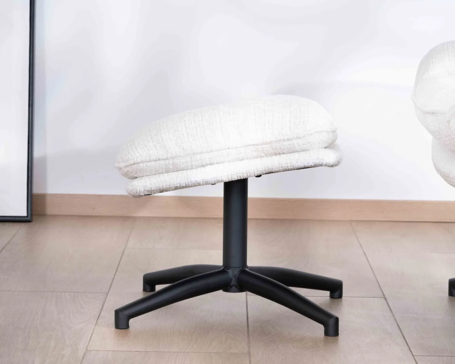 Fauteuil vintage avec pouf en tissu blanc ultra doux "Branson"